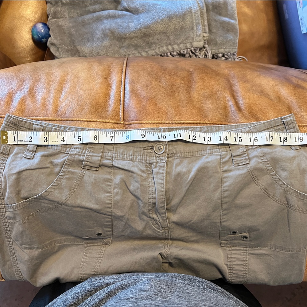 Light Gray Cargo Capri Pants - Women's Casual Utility Style - Picture 7 of 7